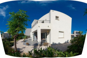 Villa St louis à 50m de la mer+6 velos +Piscine+climatisation